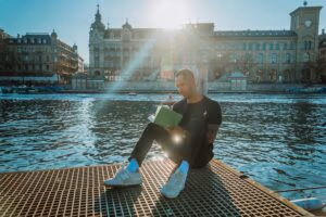 Mindset auf ein neues Level bringen mit den besten Büchern für Erfolg am Wasser.
