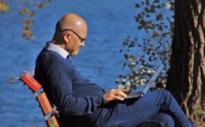 Mehr über den Artikel erfahren So baust du dir ein passives Einkommen auf 11 geniale Ideen🏝️📈