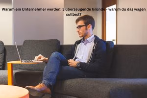 Mann als Unternehmer sitzt auf der Couch